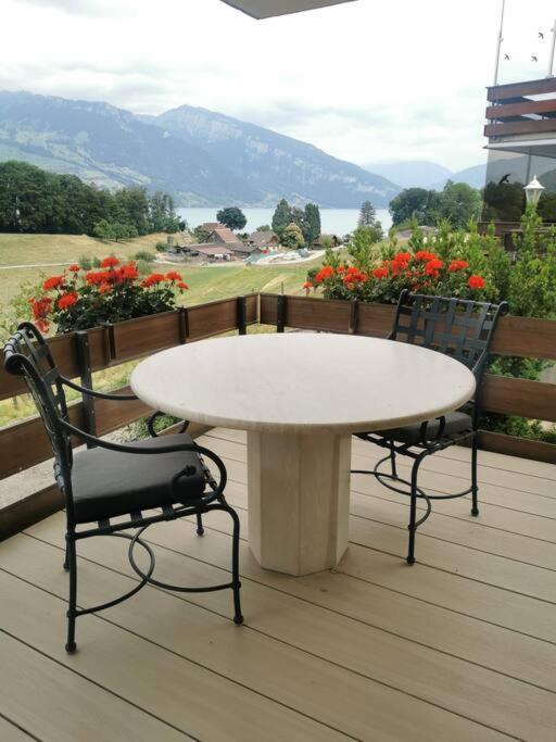 Neb-Thun Einigen, Wohnung Am See Spiez Dış mekan fotoğraf